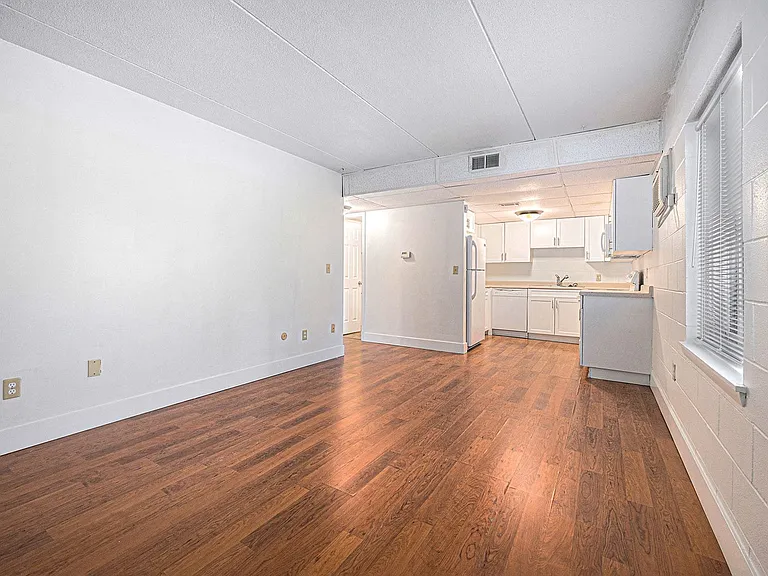 405 Washington St SE — Photo 10