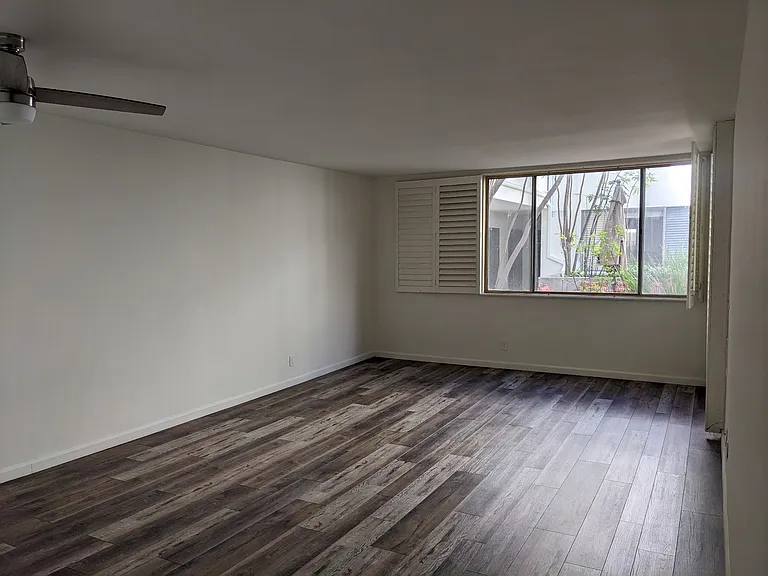 211 S Wilson Ave — Photo 3