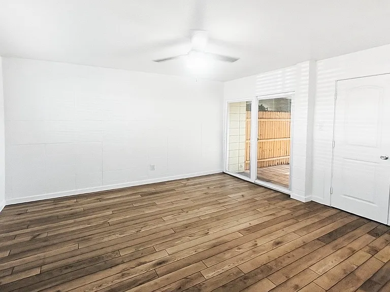 1911 E Amelia Ave #7 — Photo 29