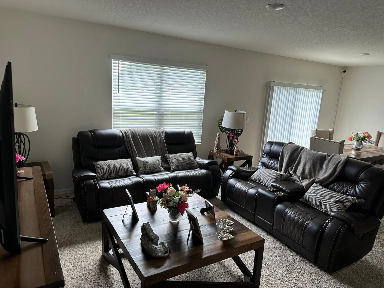 4 bed, 2601 sqft, $700 — Photo 1