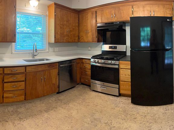 5th image of 2712 Valleyview Dr