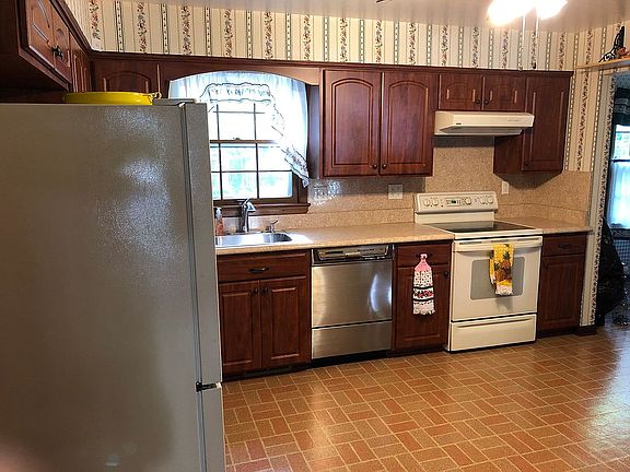 3rd image of 4861 W 228th St