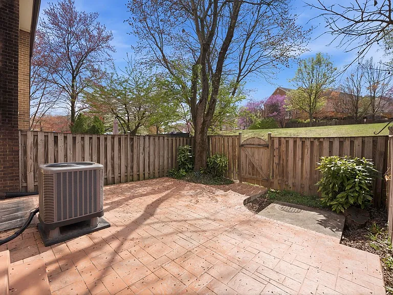 1747 Cy Ct — Photo 24