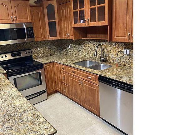 3rd image of 118 San Remo Blvd