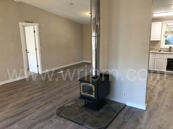 3rd image of 3389 Jory St