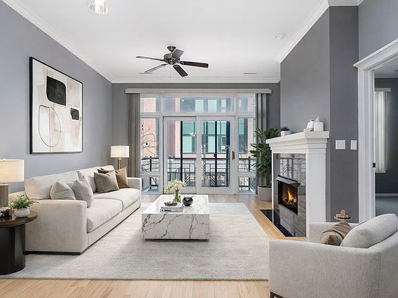 4th image of 800 W Cornelia Ave APT 209