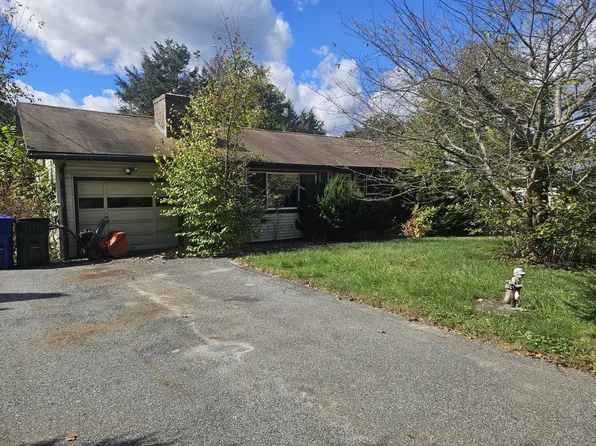 8 Lakewood Terrace, New Milford, CT 06776