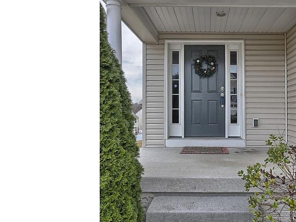 3rd image of 308 Kentshire Dr