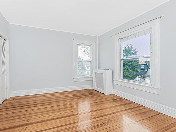 4th image of 32 Woodland Ave Floor 2