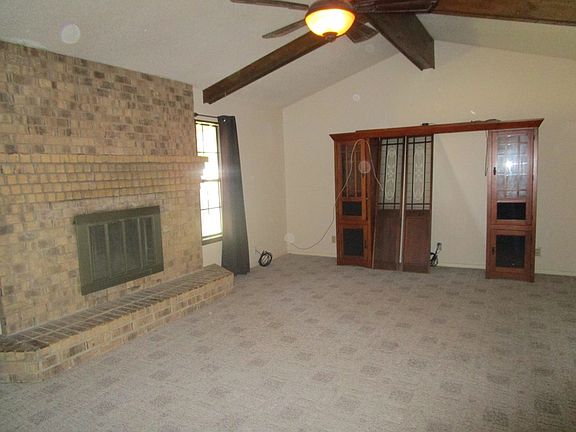 3rd image of 208 S Pecan Ave