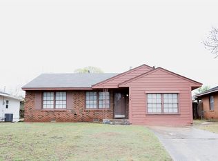 704 Santa Fe Dr, Clinton, OK 73601