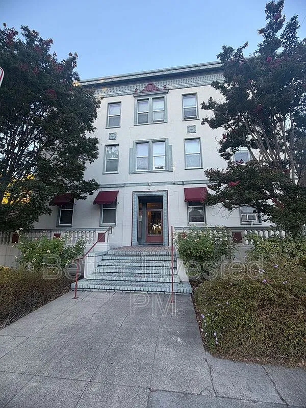 1 bed, 1.0 bath, 430 sqft, $1,750 — Photo 1
