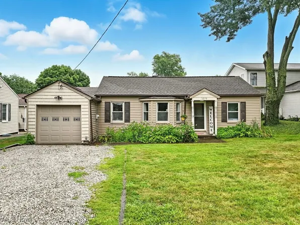 3079 Hudson Dr, Cuyahoga Falls, OH 44221