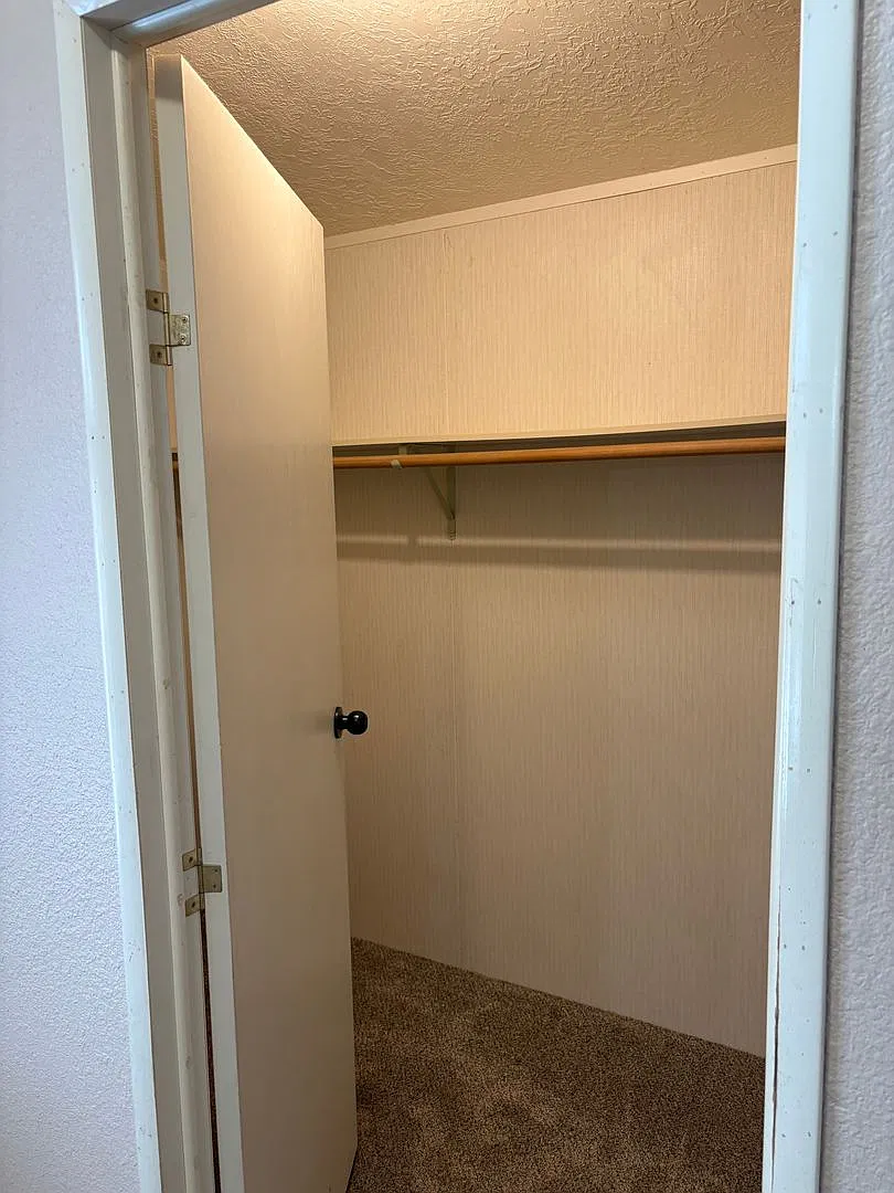 Spacious 3 Bedroom, 2 Bathroom Home with Covered Front Porch! — Photo 2