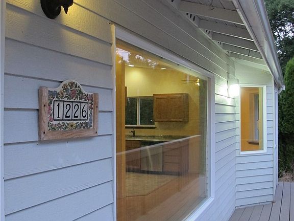 2nd image of 1226 Mitscher Dr