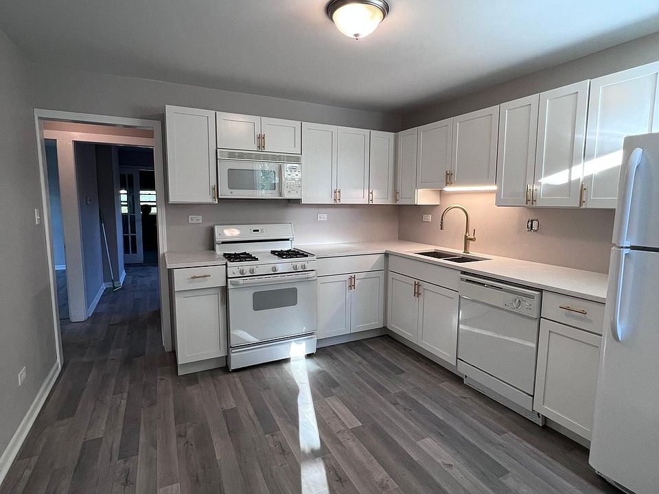 1st image of 3648 N Laramie Ave #2