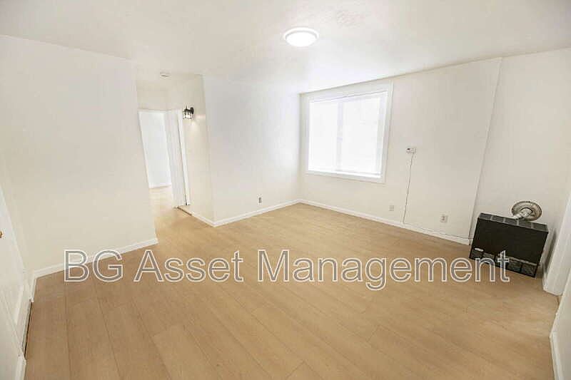 1st image of 2039 Macarthur Blvd APT 8