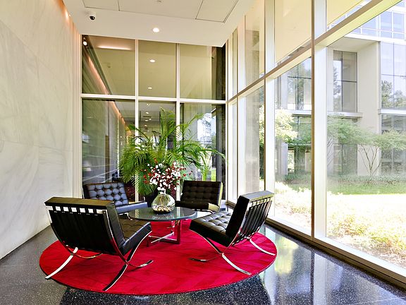 2nd image of 9655 Woods Dr Unit 906