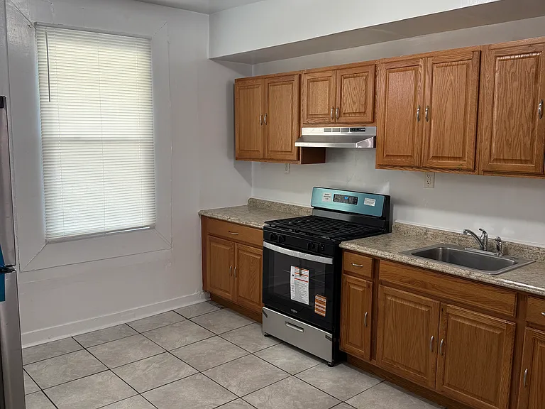 1662 Darley Ave — Photo 7