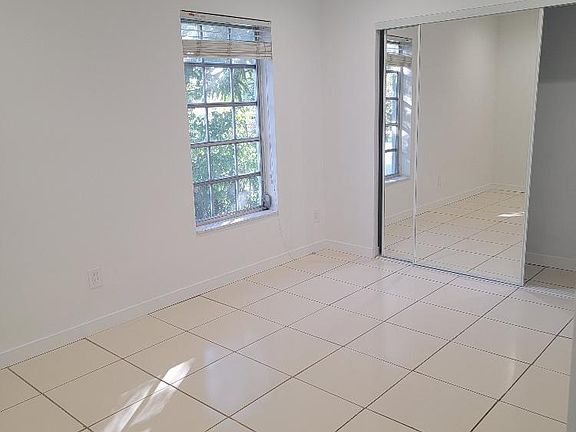 3rd image of 4921 Ponce De Leon Blvd
