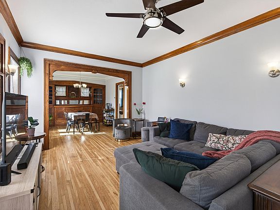 5th image of 903 Logan Ave N