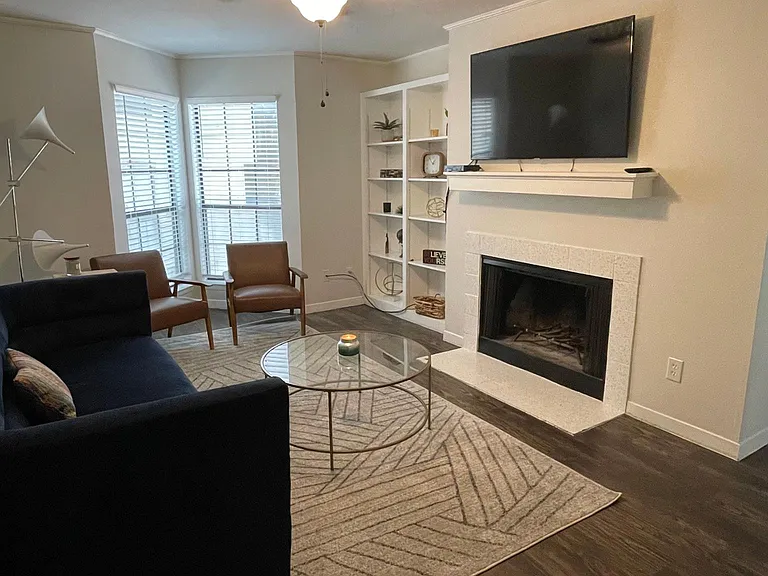 1510 W North Loop Blvd #713 — Photo 2