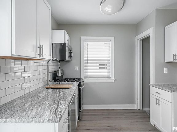3rd image of 246 W 30th St