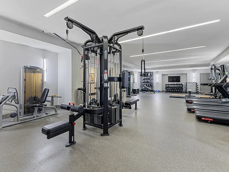 24/7 fully-equipped fitness center