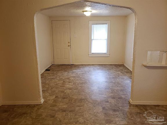 3rd image of 2505 W Brainerd St