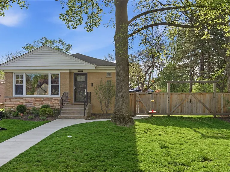 9237 Lincolnwood Dr — Photo 2