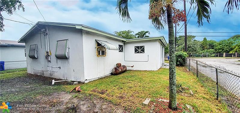 2nd image of 930 NW 24th Ave