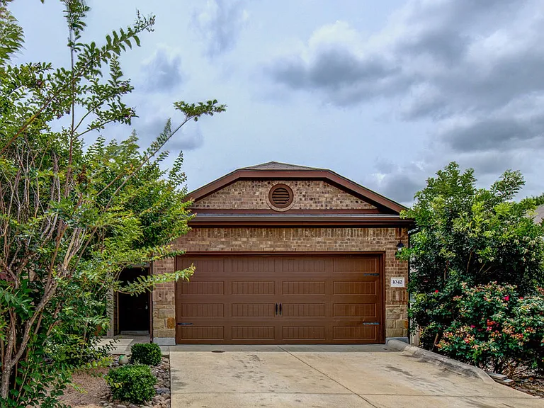 1042 Carolyn Cv — Photo 21