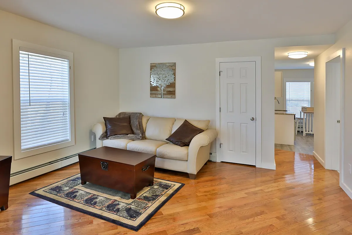 Living Room - 160 Mount Pleasant Rd