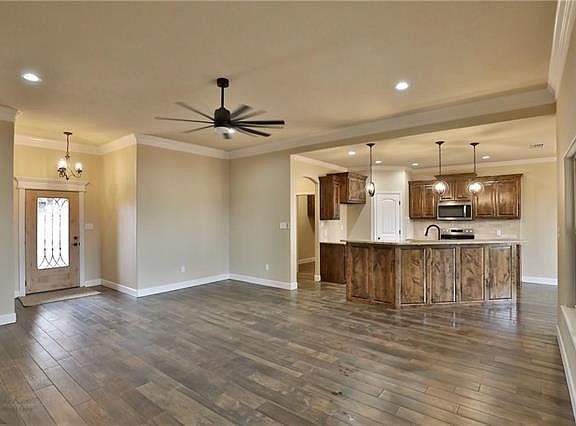 2nd image of 128 Pepper Creek Trl