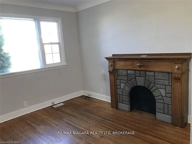 3 Greenlaw Pl #MAIN FLOOR — Photo 5