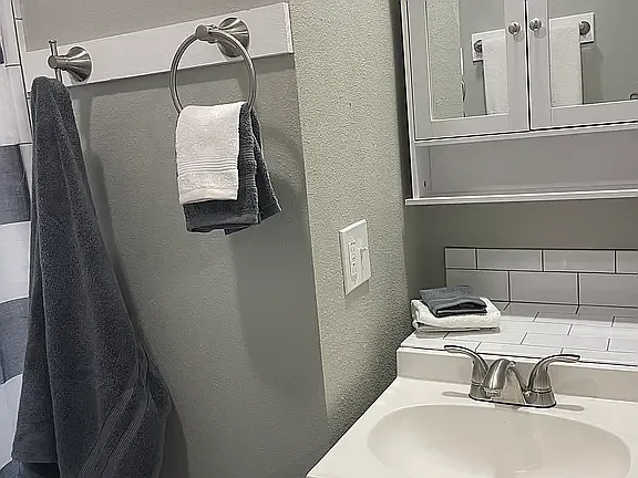 1 bed, 570 sqft, $1,300 — Photo 3