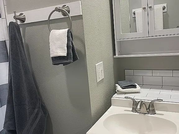 3rd image of 1243 Schley Ave #202