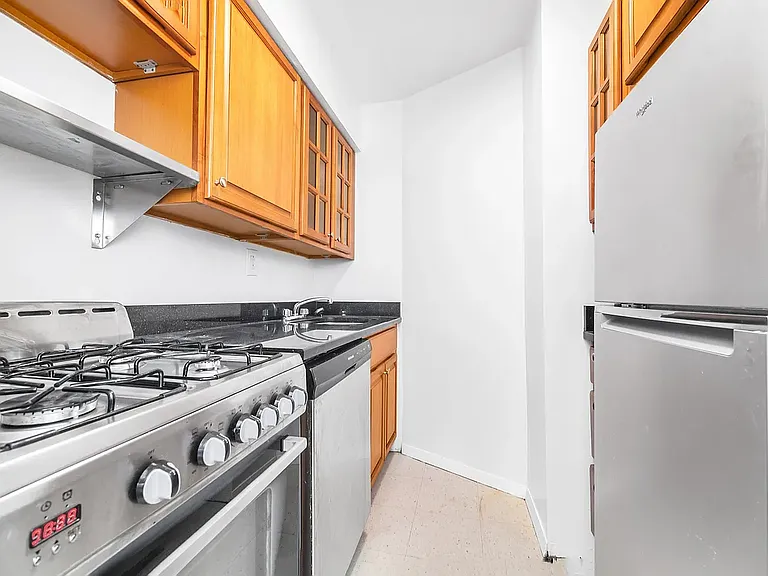 154 W 70th St #7H — Photo 5