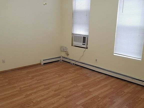 3rd image of 1423 E 59th St #1