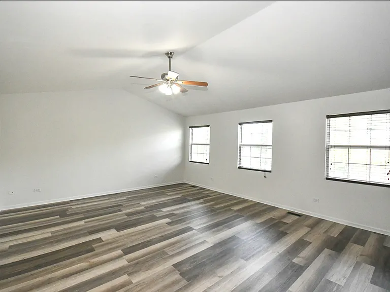 121 Cammeron Ct — Photo 9