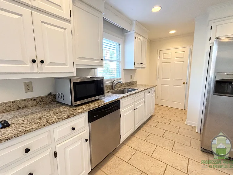 124 Oak Grove Lake Rd — Photo 8
