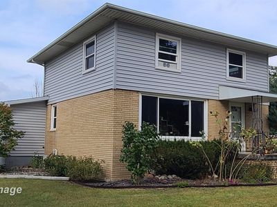 910 W Brady St, Chesaning, MI, 48616