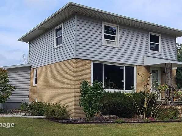 910 W Brady St, Chesaning, MI 48616
