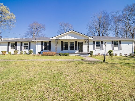 4th image of 301 Green Acres Dr