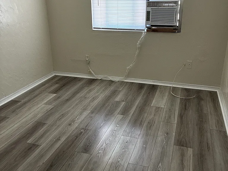 21929 Markham St #4 — Photo 1