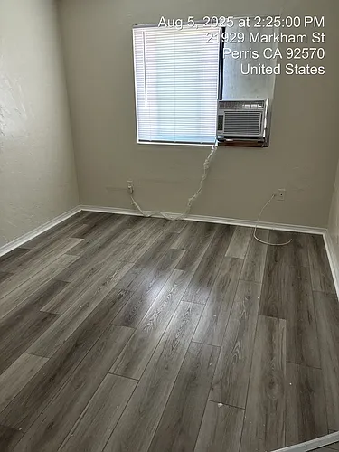 21929 Markham St #4 Photo 1