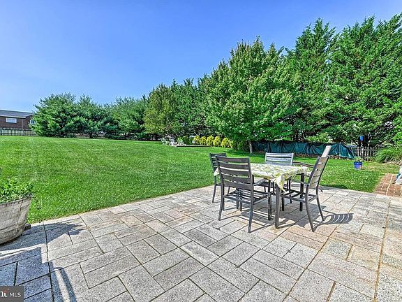 5th image of 2 Brookview Ln