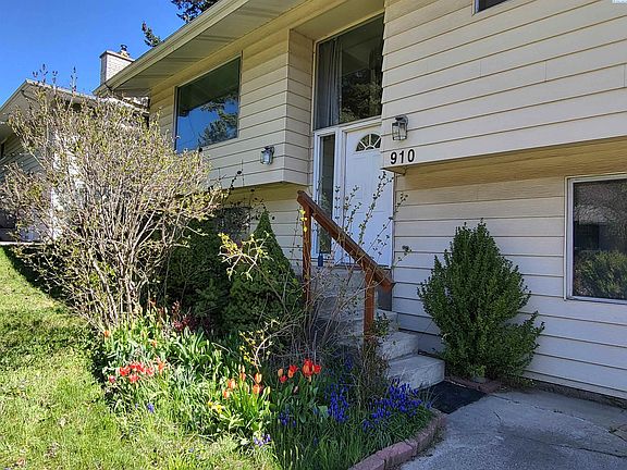 4th image of 910 SW City View St