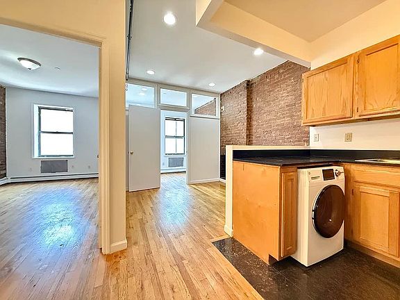 3rd image of 2117 3rd Ave APT 2F
