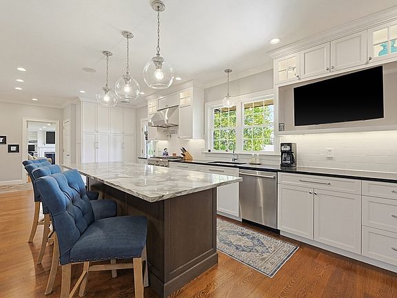5th image of 34 Russett Ln